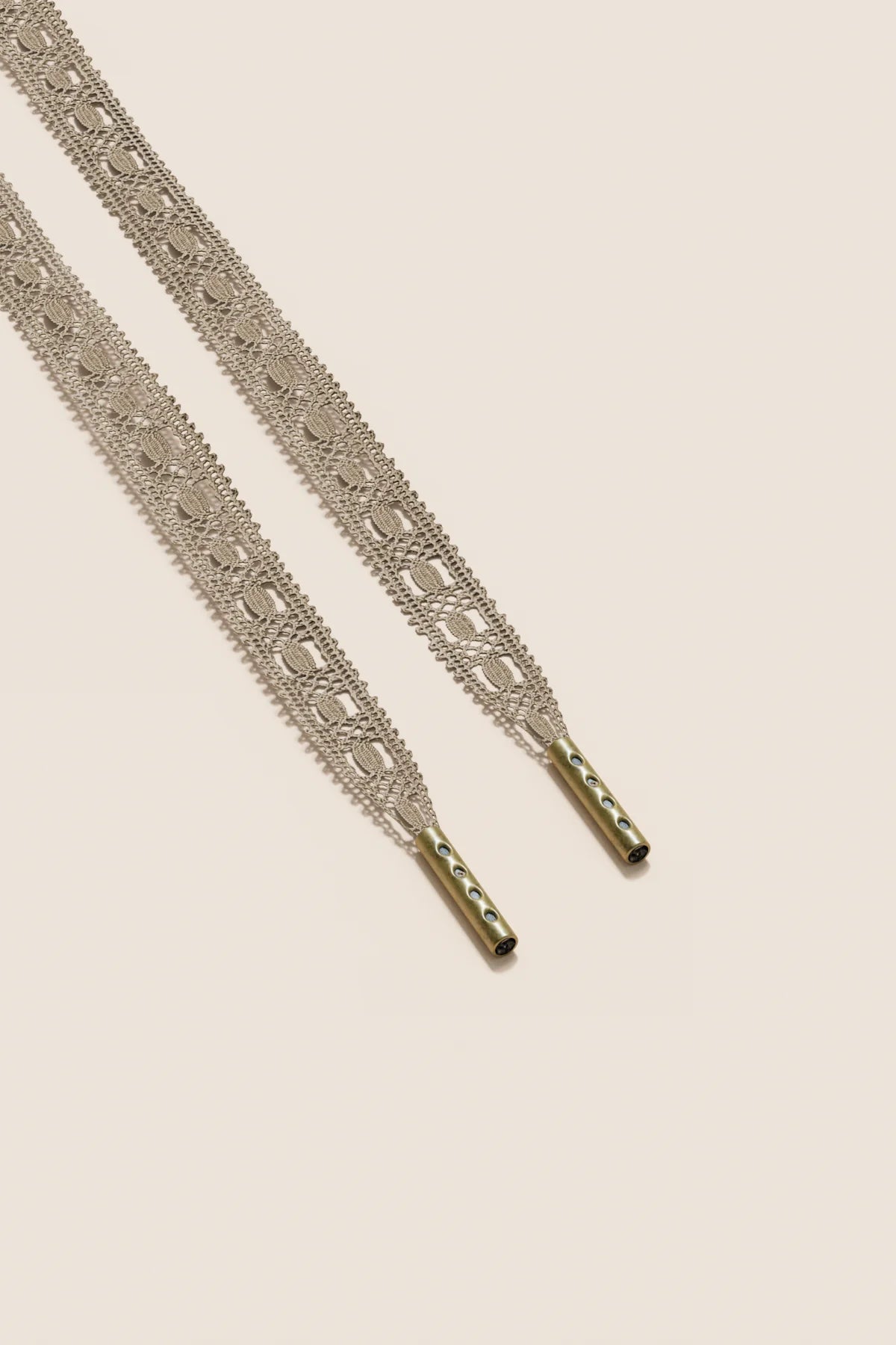 Senkels Bone White Crochet Shoelaces with Brass Aglets